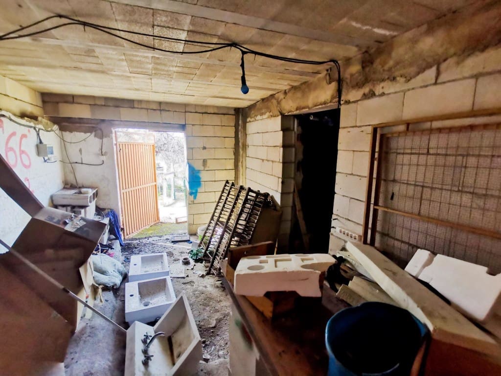 4 bedroom Finca/Country House for sale in Sabariego with garage - € 69,000 (Ref: 7622683)