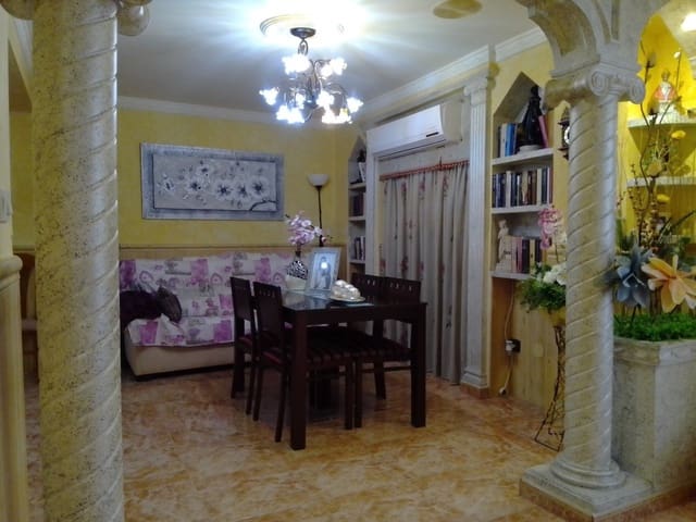 4 bedroom Townhouse for sale in Martos with pool - € 99,000 (Ref: 7891318)