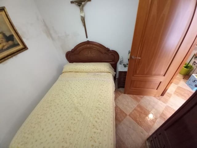 3 soverom Hus til salgs i Martos - € 48 000 (Ref: 8290025)