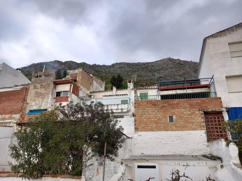 3 soverom Hus til salgs i Martos - € 48 000 (Ref: 8290025)