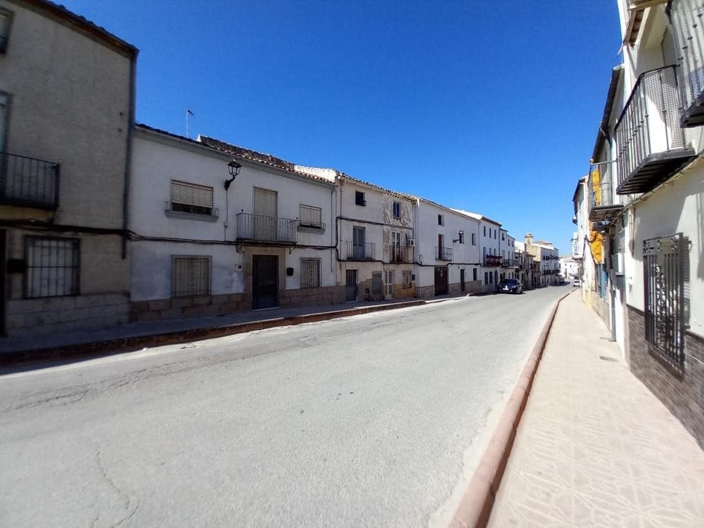 5 bedroom Townhouse for sale in Martos - € 79,000 (Ref: 8290072)