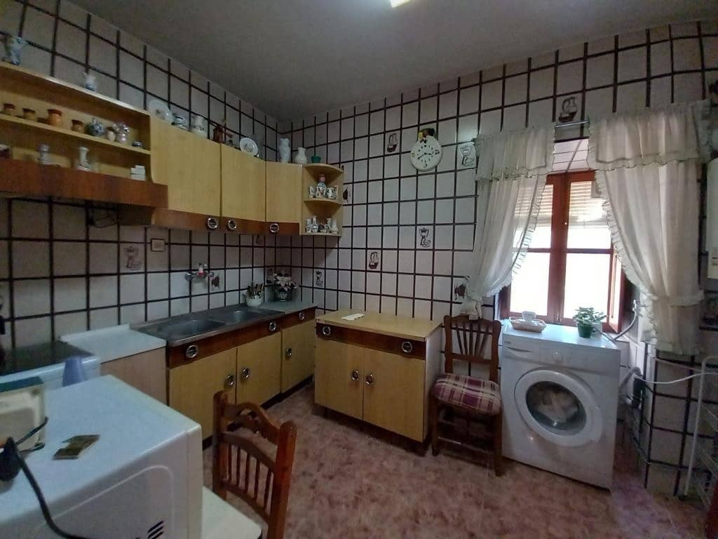 5 bedroom Townhouse for sale in Martos - € 79,000 (Ref: 8290072)