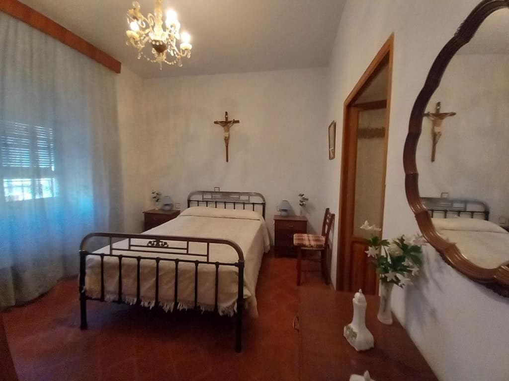 5 bedroom Townhouse for sale in Martos - € 79,000 (Ref: 8290072)