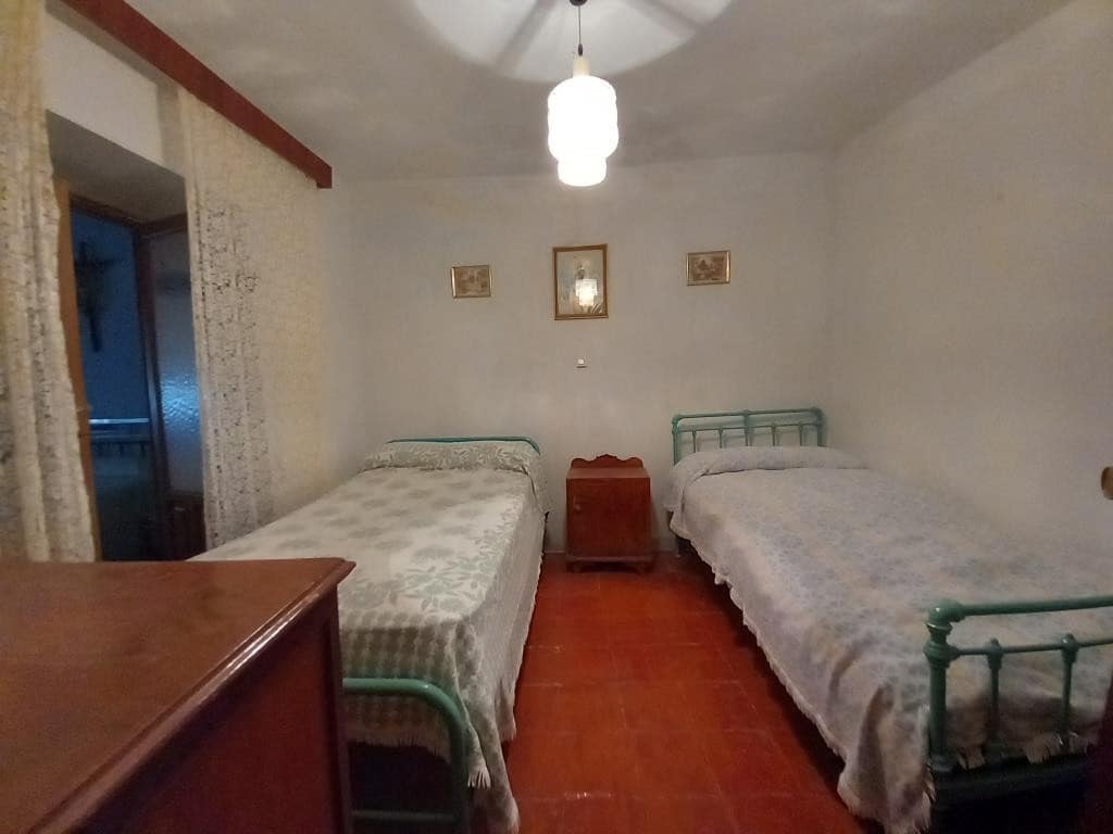 5 bedroom Townhouse for sale in Martos - € 79,000 (Ref: 8290072)