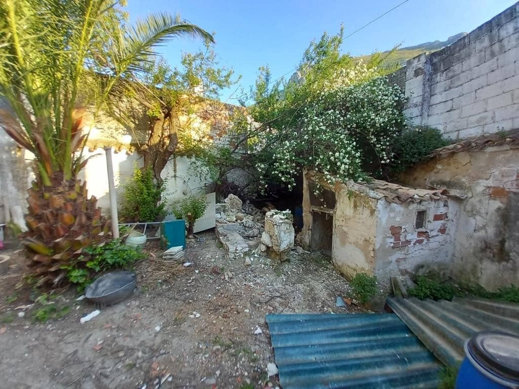 5 bedroom Townhouse for sale in Martos - € 79,000 (Ref: 8290072)