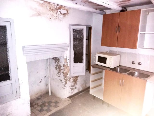 3 bedroom Townhouse for sale in Alcaudete - € 35,000 (Ref: 8646247)