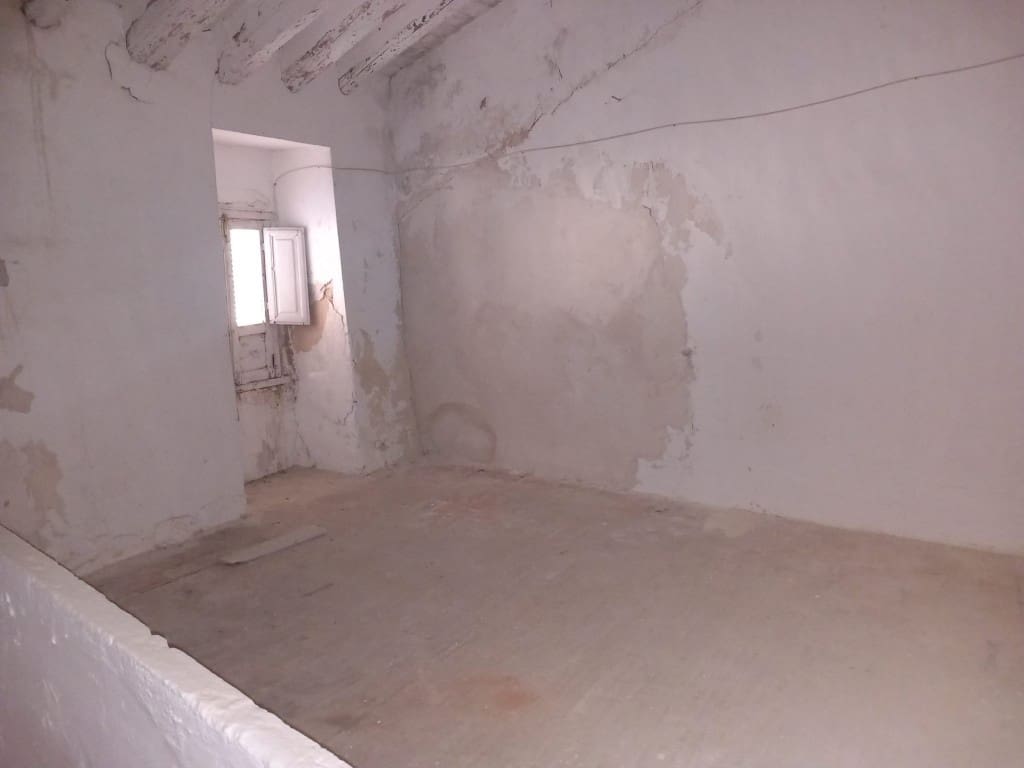 4 bedroom Townhouse for sale in Martos - € 65,000 (Ref: 8701610)