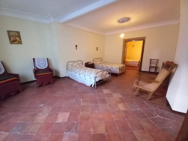 4 bedroom Townhouse for sale in Martos - € 65,000 (Ref: 8701610)