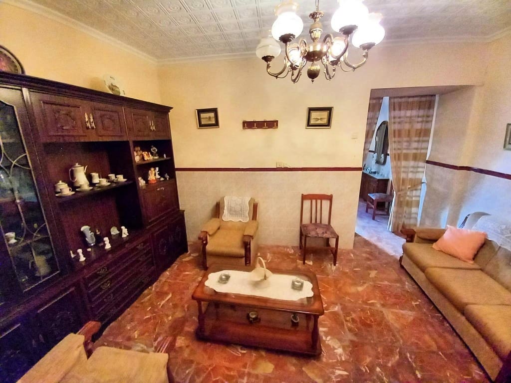 4 bedroom Townhouse for sale in Martos - € 65,000 (Ref: 8701610)