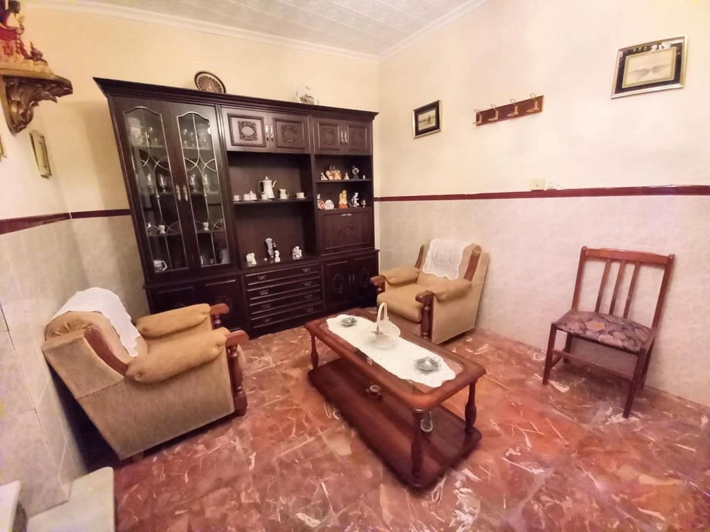 4 bedroom Townhouse for sale in Martos - € 65,000 (Ref: 8701610)