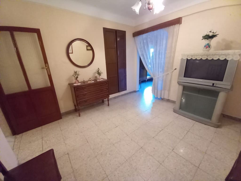 4 bedroom Townhouse for sale in Martos - € 65,000 (Ref: 8701610)