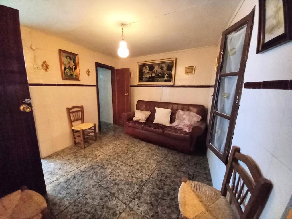 4 bedroom Townhouse for sale in Martos - € 65,000 (Ref: 8701610)