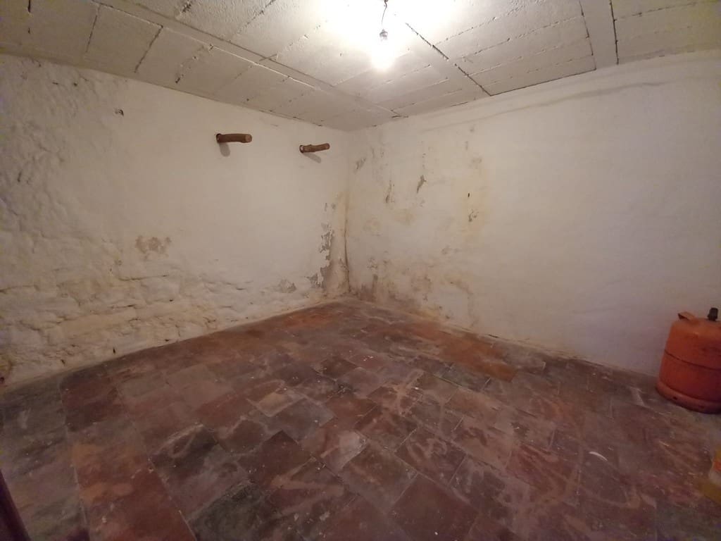 4 bedroom Townhouse for sale in Martos - € 65,000 (Ref: 8701610)