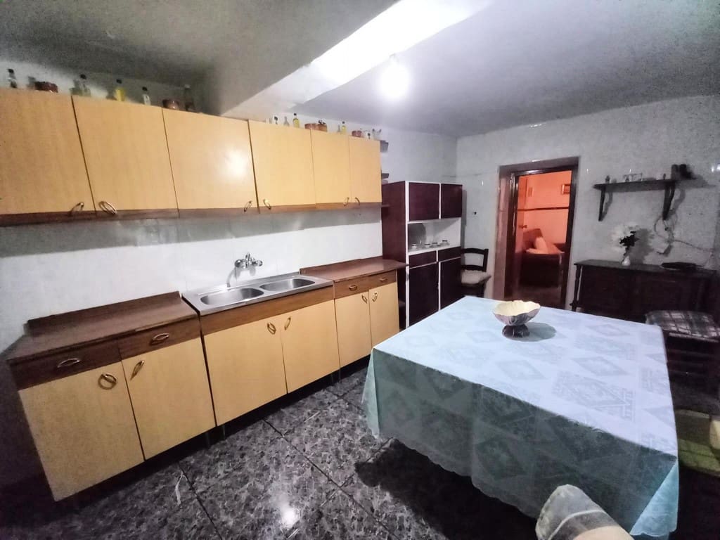 4 bedroom Townhouse for sale in Martos - € 65,000 (Ref: 8701610)