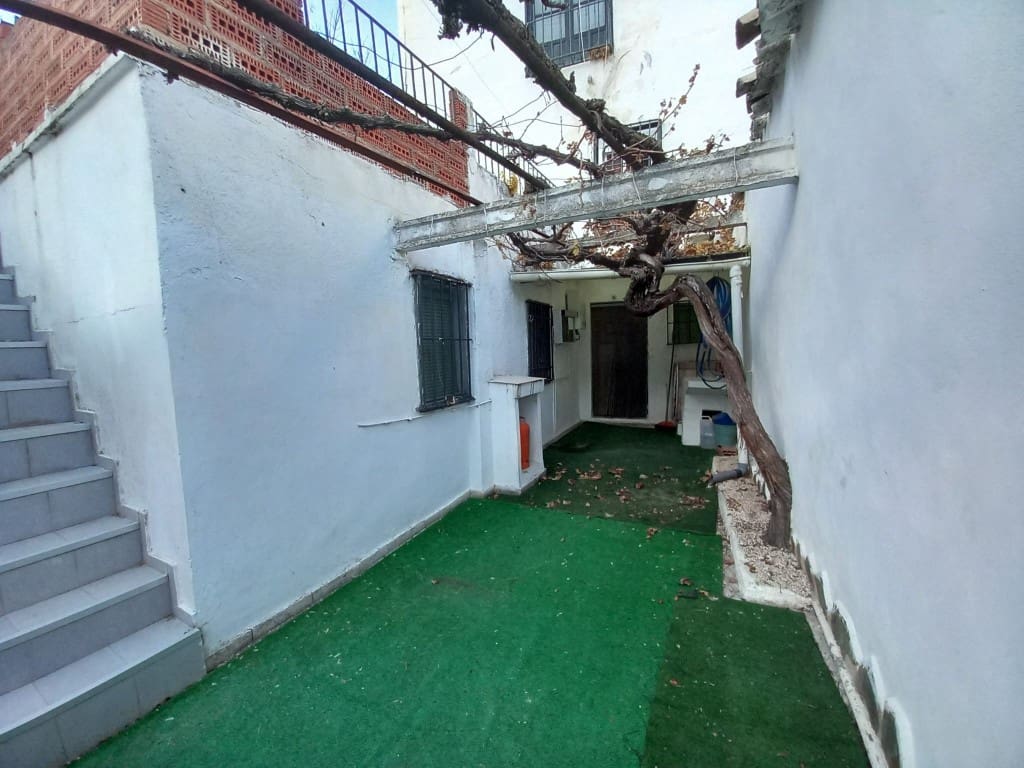 4 bedroom Townhouse for sale in Martos - € 65,000 (Ref: 8701610)