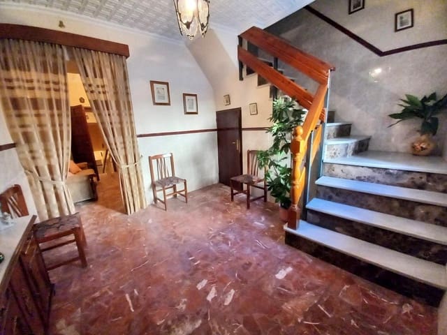 4 bedroom Townhouse for sale in Martos - € 65,000 (Ref: 8701610)