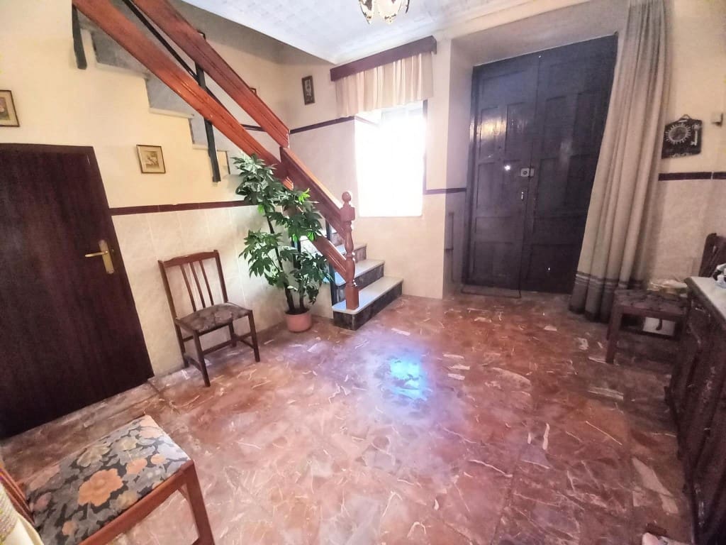 4 bedroom Townhouse for sale in Martos - € 65,000 (Ref: 8701610)