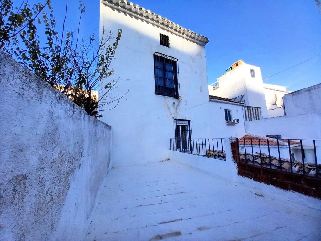 4 bedroom Townhouse for sale in Martos - € 65,000 (Ref: 8701610)
