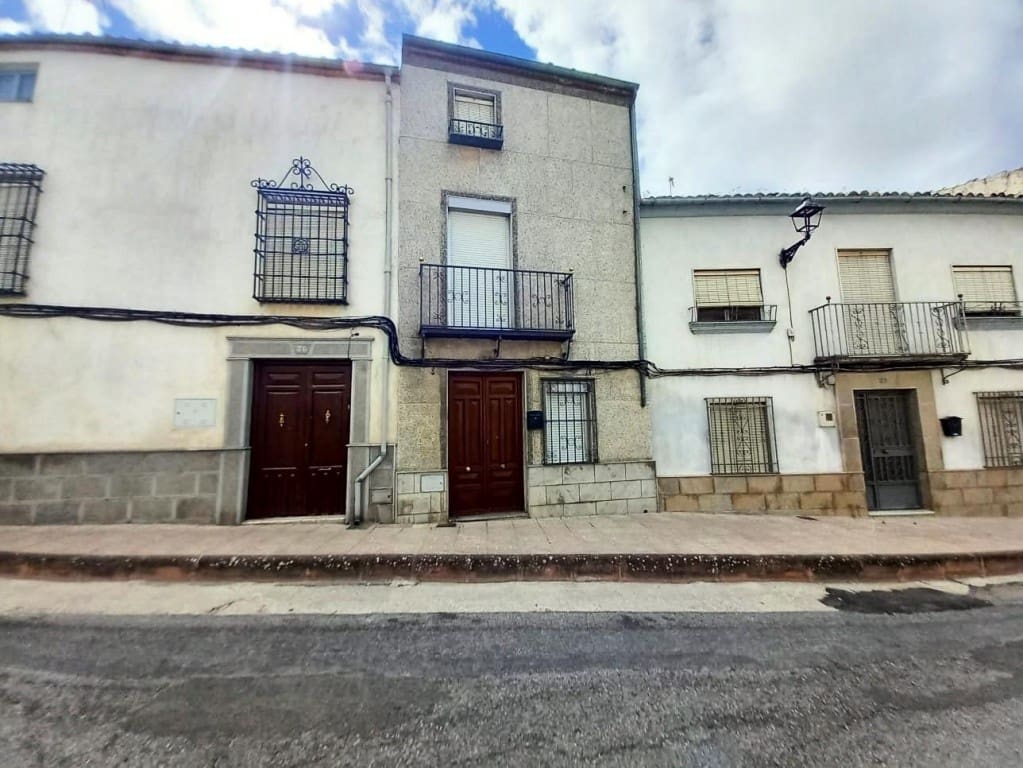 4 bedroom Townhouse for sale in Martos - € 65,000 (Ref: 8701610)