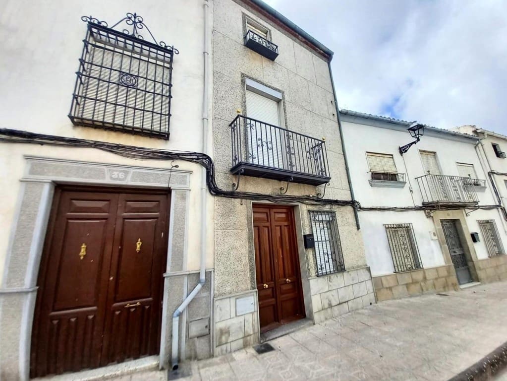 4 bedroom Townhouse for sale in Martos - € 65,000 (Ref: 8701610)