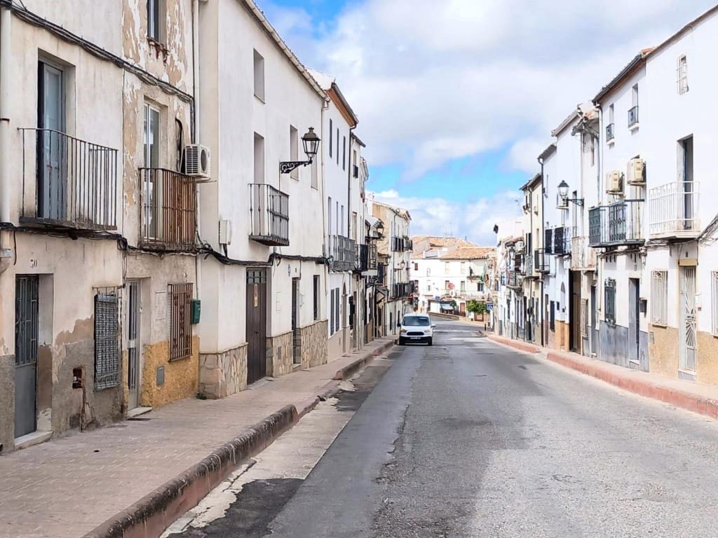 4 bedroom Townhouse for sale in Martos - € 65,000 (Ref: 8701610)