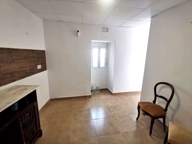 Casa de 2 habitaciones en Martos en venta con piscina - 18.950 € (Ref: 8823366)