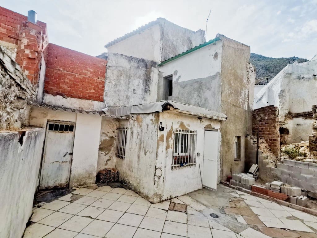 2 quarto Casa em Banda para venda em Martos com piscina - 18 950 € (Ref: 8823366)
