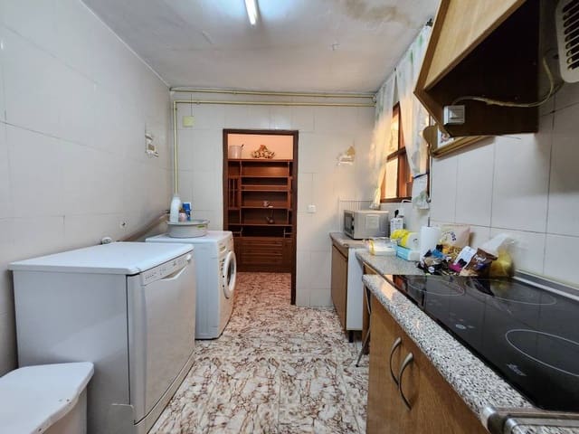 5 bedroom Townhouse for sale in Fuente-Tójar - € 56,000 (Ref: 9078621)