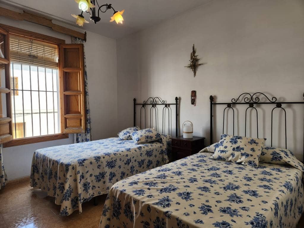 5 soveværelse Byhus til salg i Fuente-Tojar - € 56.000 (Ref: 9078621)