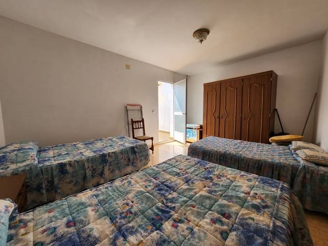 5 bedroom Townhouse for sale in Fuente-Tójar - € 56,000 (Ref: 9078621)