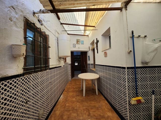 5 bedroom Townhouse for sale in Fuente-Tójar - € 56,000 (Ref: 9078621)