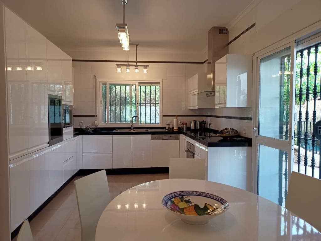 5 sypialnia Willa na sprzedaż w Herrera z basenem garażem - 525 000 € (Ref: 9085483)