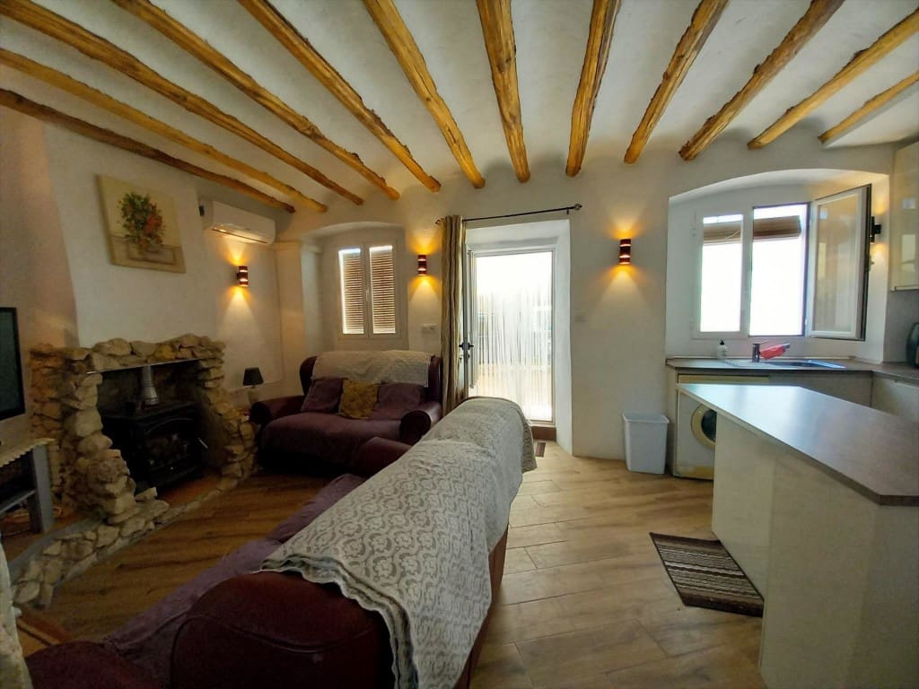 3 soveværelse Byhus til salg i Bobadilla de Alcaudete med swimmingpool - € 85.000 (Ref: 9096336)