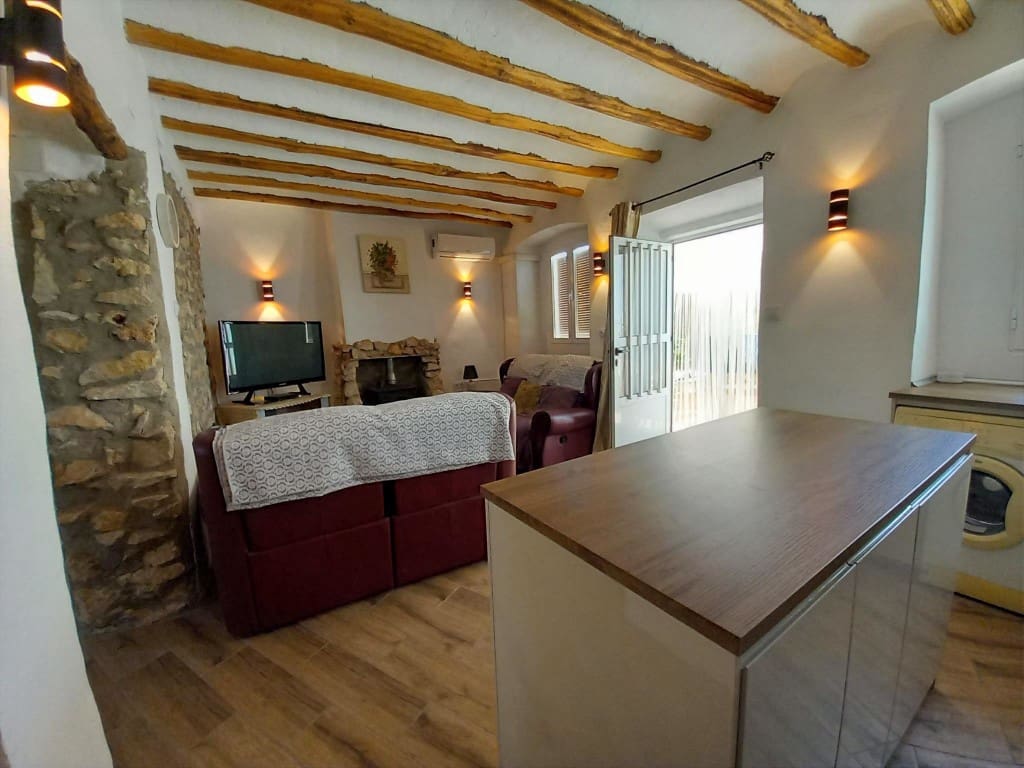 3 soveværelse Byhus til salg i Bobadilla de Alcaudete med swimmingpool - € 85.000 (Ref: 9096336)