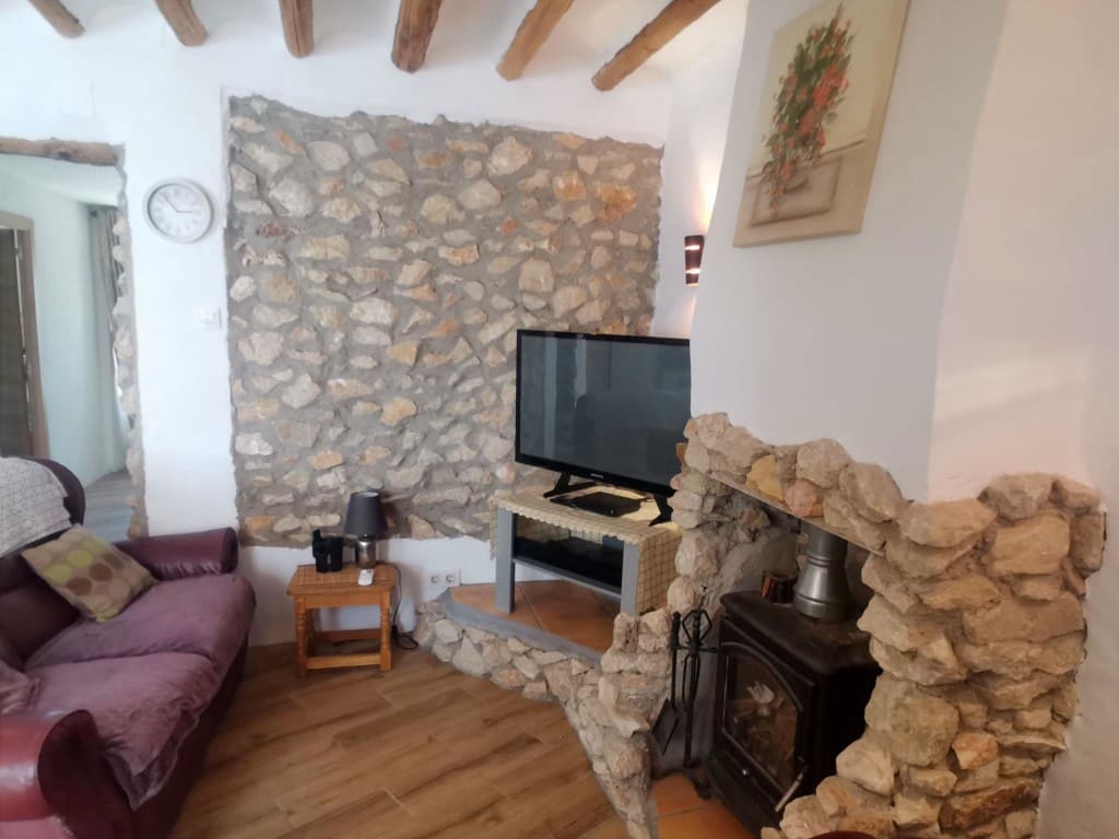 3 soveværelse Byhus til salg i Bobadilla de Alcaudete med swimmingpool - € 85.000 (Ref: 9096336)