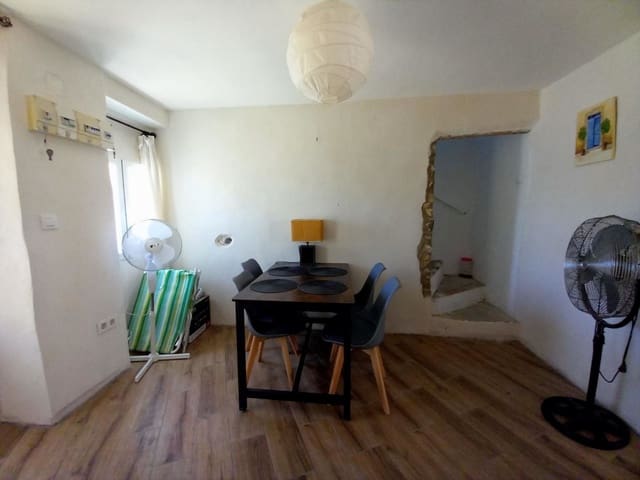 3 slaapkamer Huis te koop in Bobadilla de Alcaudete, Alcaudete met zwembad - € 85.000 (Ref: 9096336)