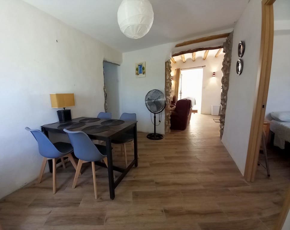 3 soveværelse Byhus til salg i Bobadilla de Alcaudete med swimmingpool - € 85.000 (Ref: 9096336)