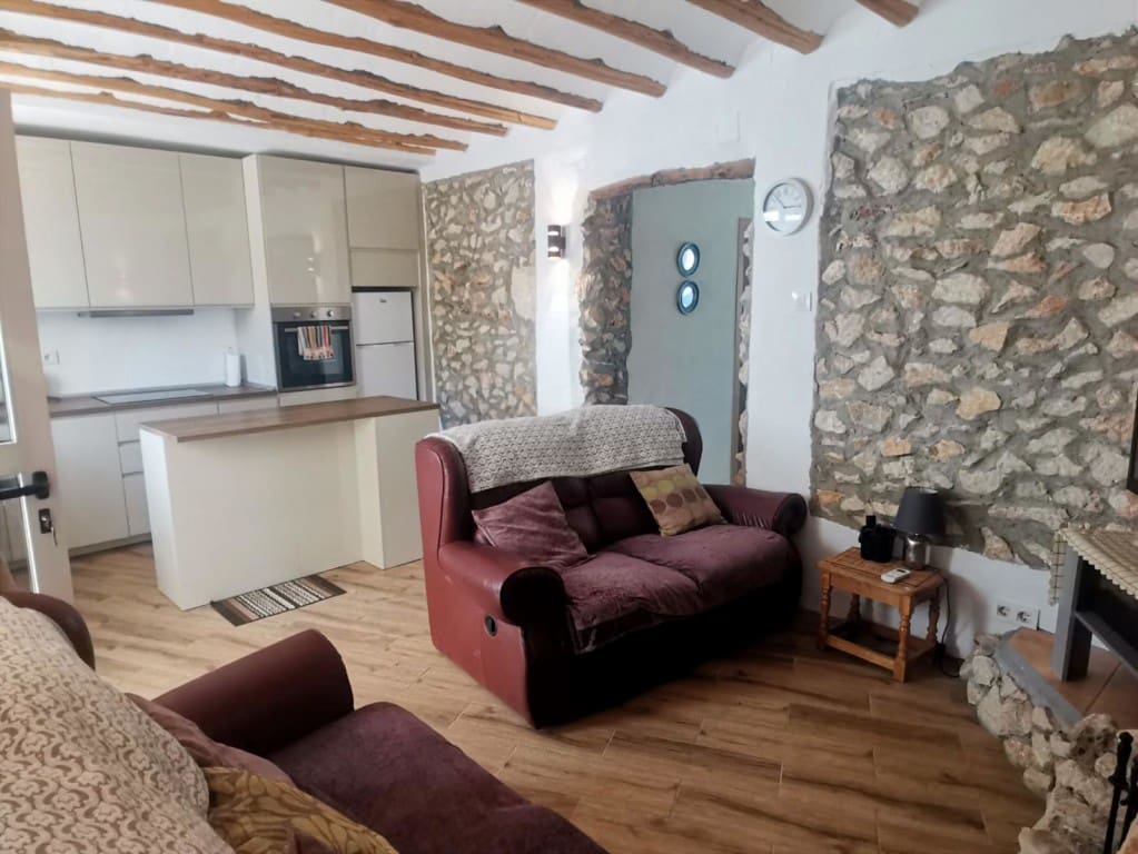 3 soveværelse Byhus til salg i Bobadilla de Alcaudete med swimmingpool - € 85.000 (Ref: 9096336)