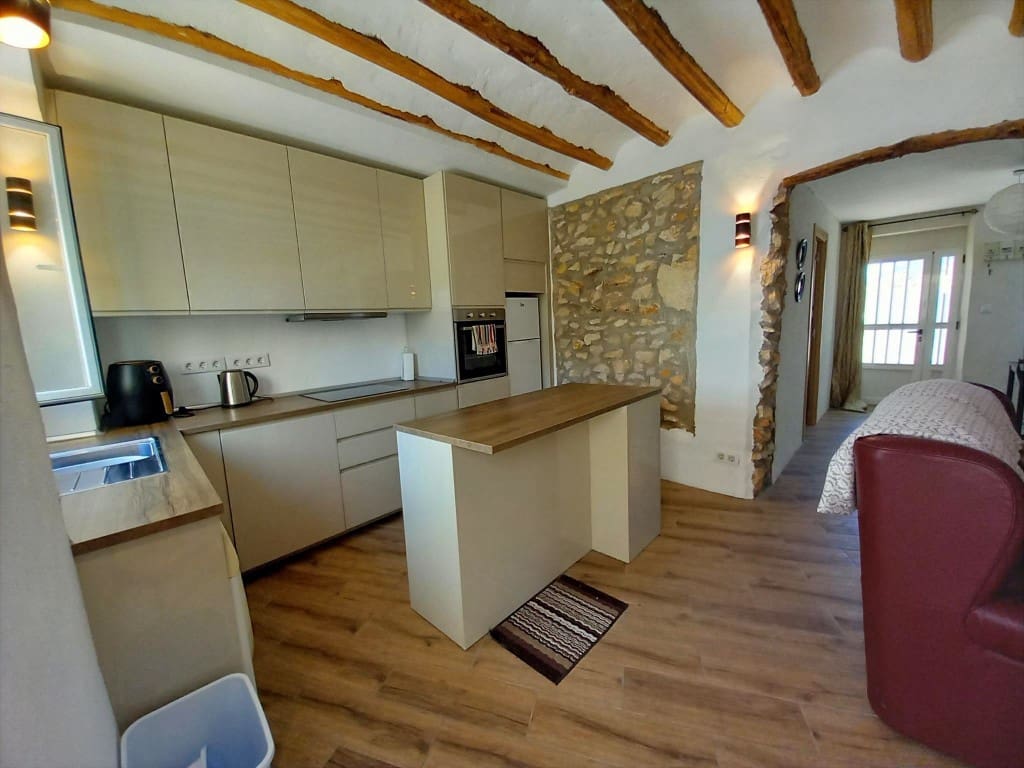 3 soveværelse Byhus til salg i Bobadilla de Alcaudete med swimmingpool - € 85.000 (Ref: 9096336)