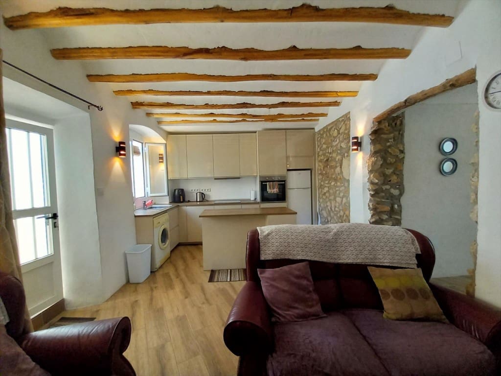 3 soveværelse Byhus til salg i Bobadilla de Alcaudete med swimmingpool - € 85.000 (Ref: 9096336)