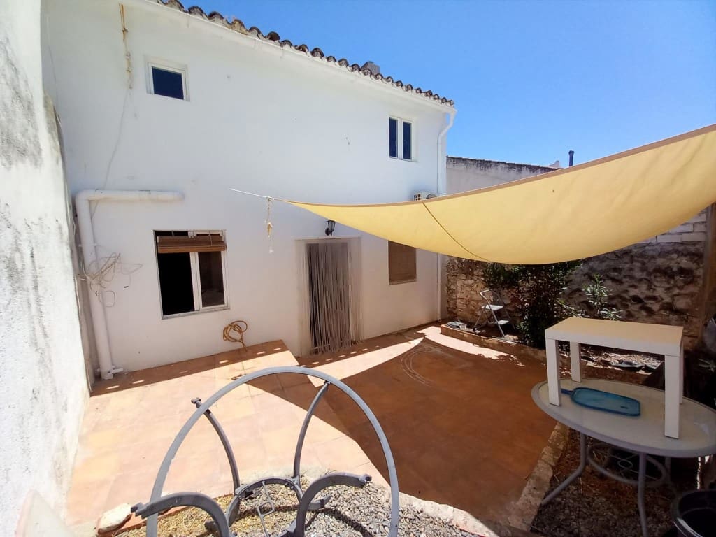 3 soveværelse Byhus til salg i Bobadilla de Alcaudete med swimmingpool - € 85.000 (Ref: 9096336)