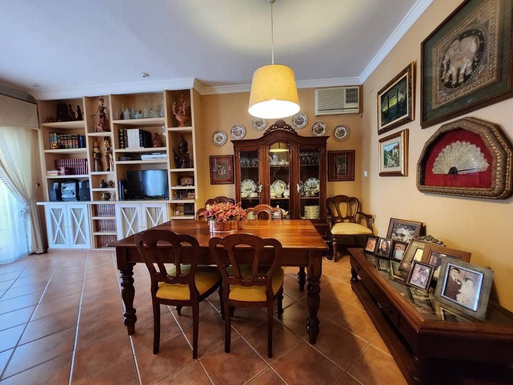 4 soveværelse Byhus til salg i Iznajar - € 115.000 (Ref: 9096593)