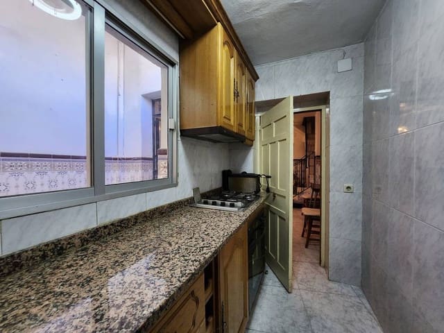 5 soveværelse Byhus til salg i Luque - € 45.000 (Ref: 9100925)