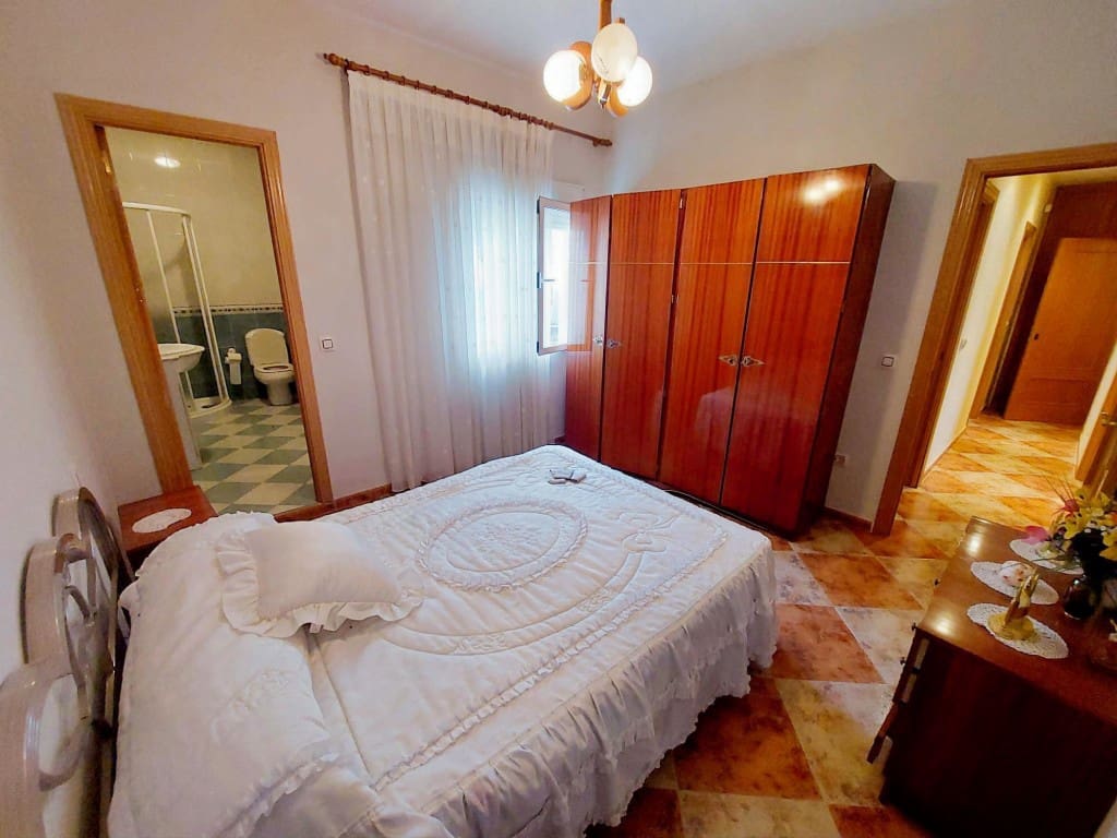 3 bedroom Flat for sale in Noguerones - € 64,000 (Ref: 9108405)