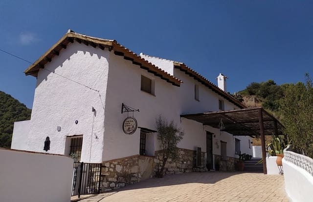 3 soveværelse Finca/Landehus til salg i Montefrío med swimmingpool - € 220.000 (Ref: 9174915)