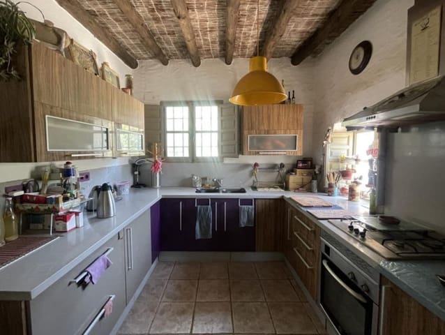 3 soveværelse Finca/Landehus til salg i Montefrío med swimmingpool - € 220.000 (Ref: 9174915)