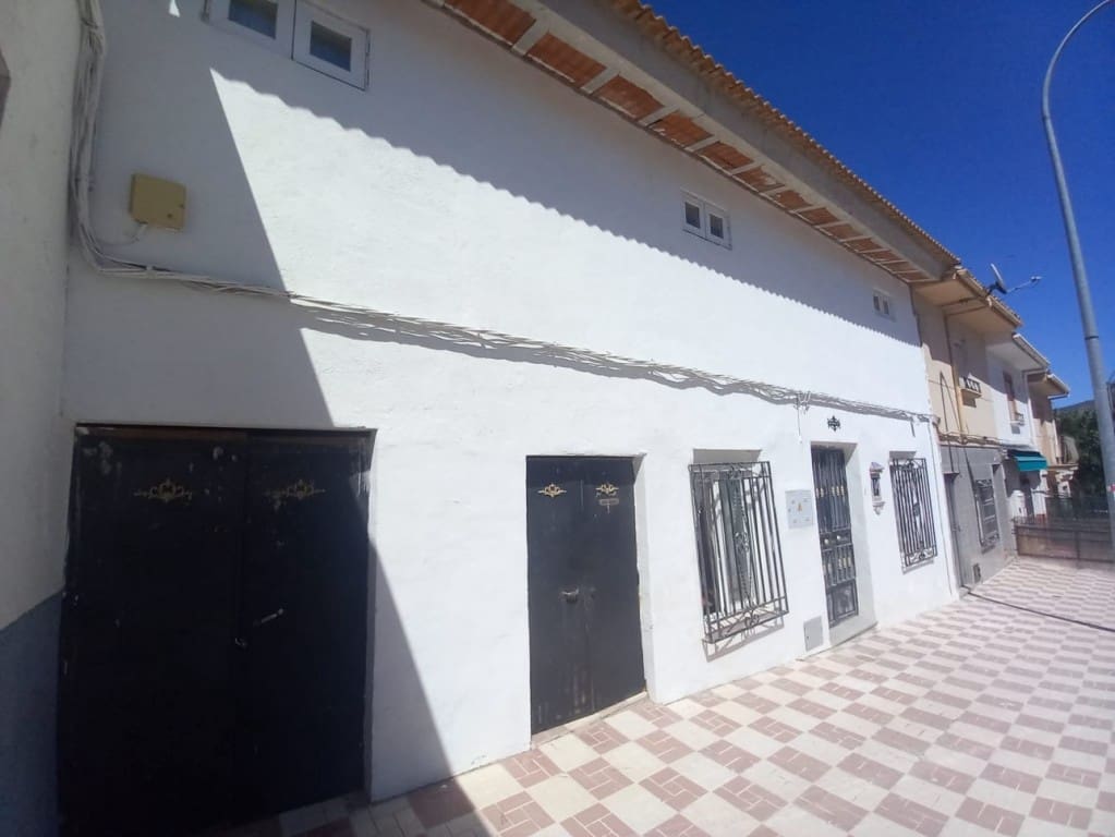 3 soverom Hus til salgs i Castillo de Locubin med svømmebasseng - € 110 000 (Ref: 9257951)