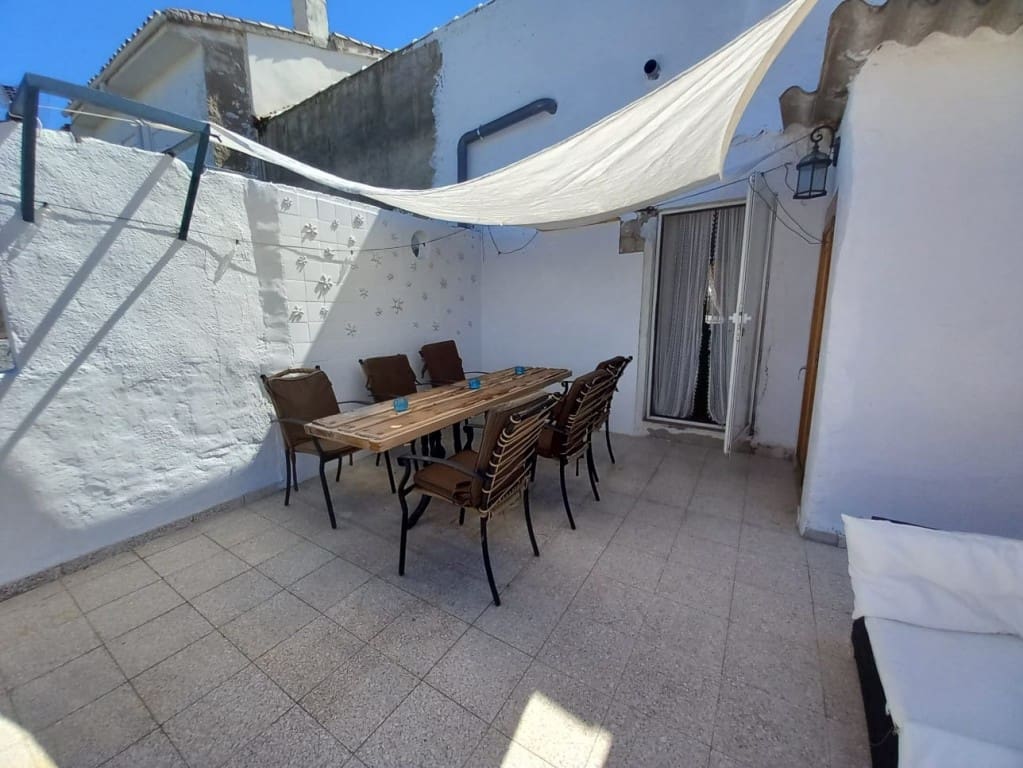 3 soverom Hus til salgs i Castillo de Locubin med svømmebasseng - € 110 000 (Ref: 9257951)