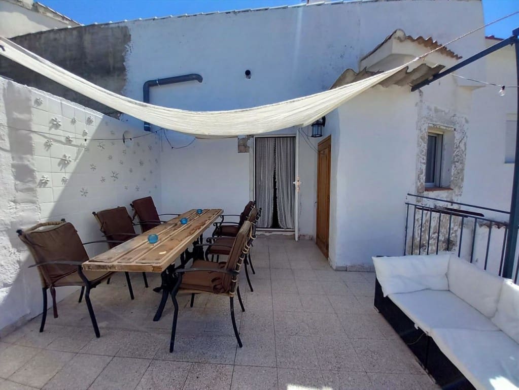 3 soverom Hus til salgs i Castillo de Locubin med svømmebasseng - € 110 000 (Ref: 9257951)