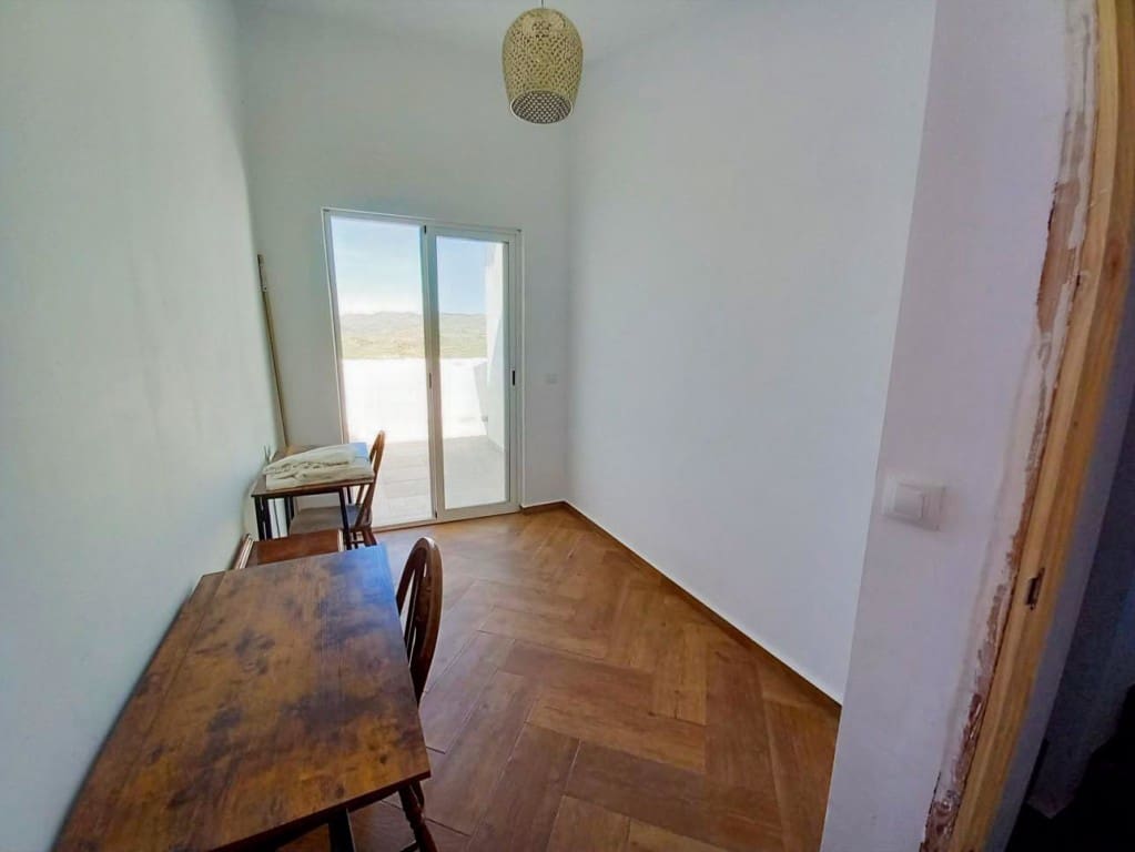 3 soverom Hus til salgs i Castillo de Locubin med svømmebasseng - € 110 000 (Ref: 9257951)